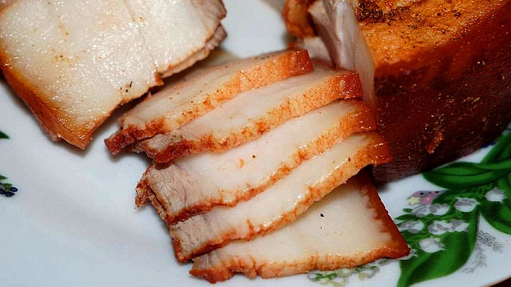 Как вкусно приготовить сало в луковой шелухе